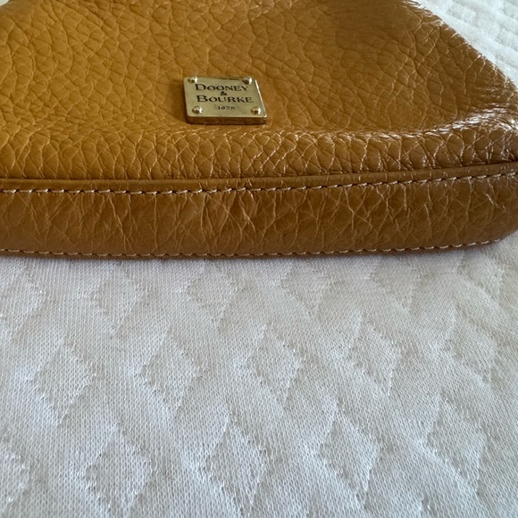 Dooney & Bourke Tan Leather Kiss Lock Coin Purse - Picture 5 of 8